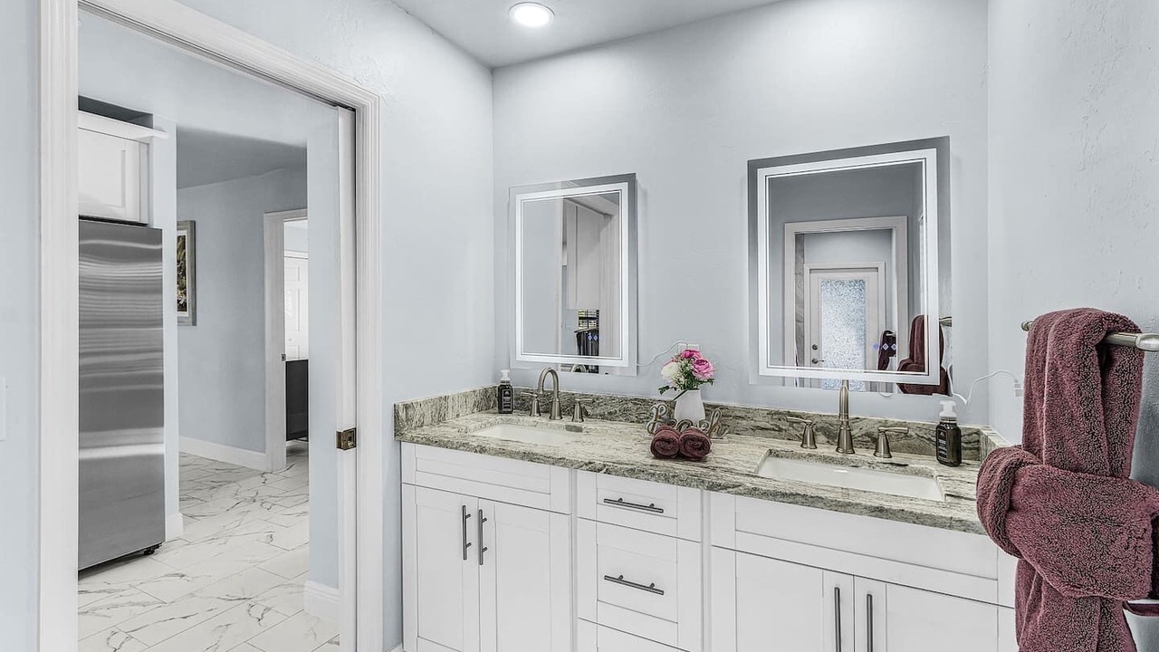 Photo of Bathroom in Diplomat