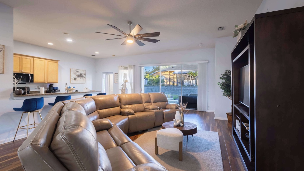 Photo of Livingroom in Seffner Community Alliance