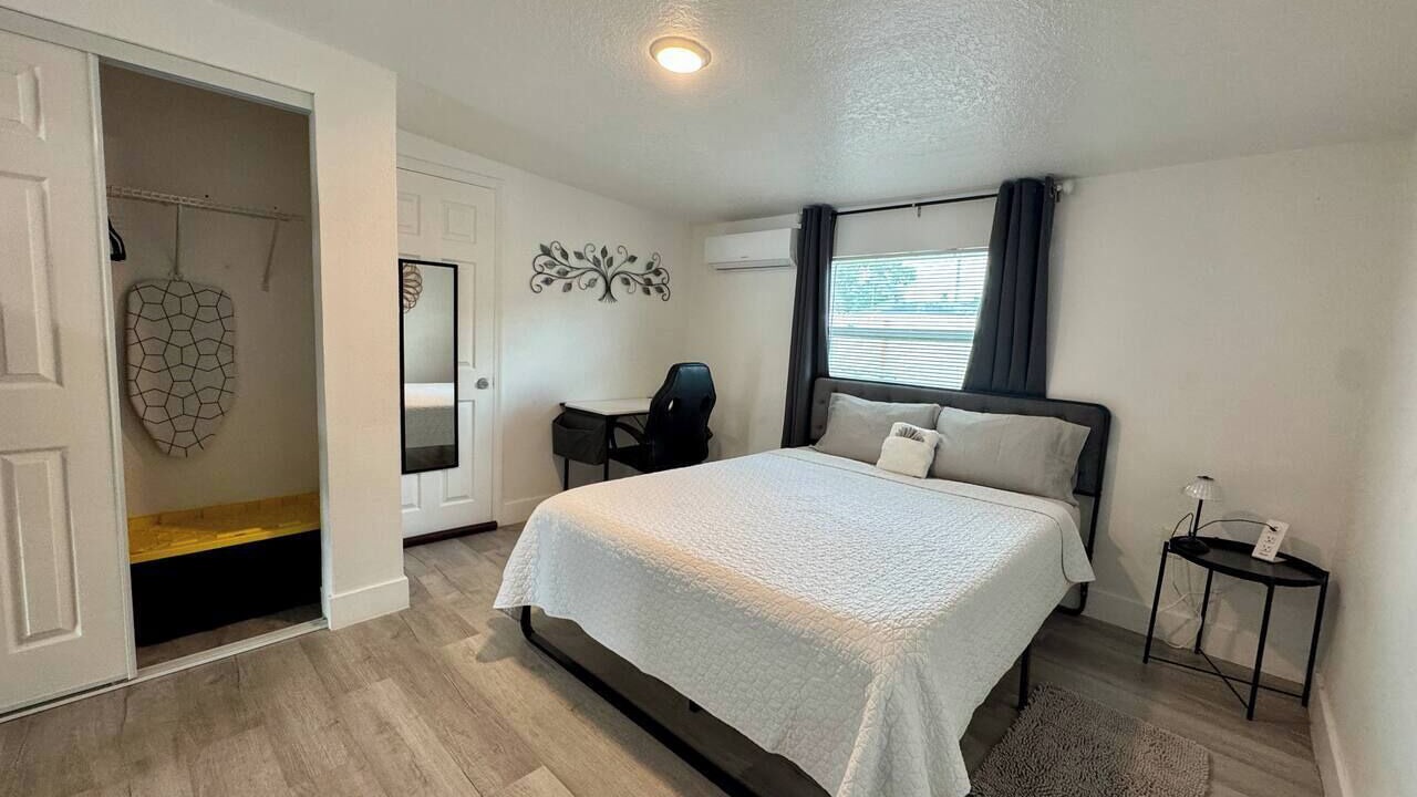 Photo of Bedroom in Pinecrest West Park