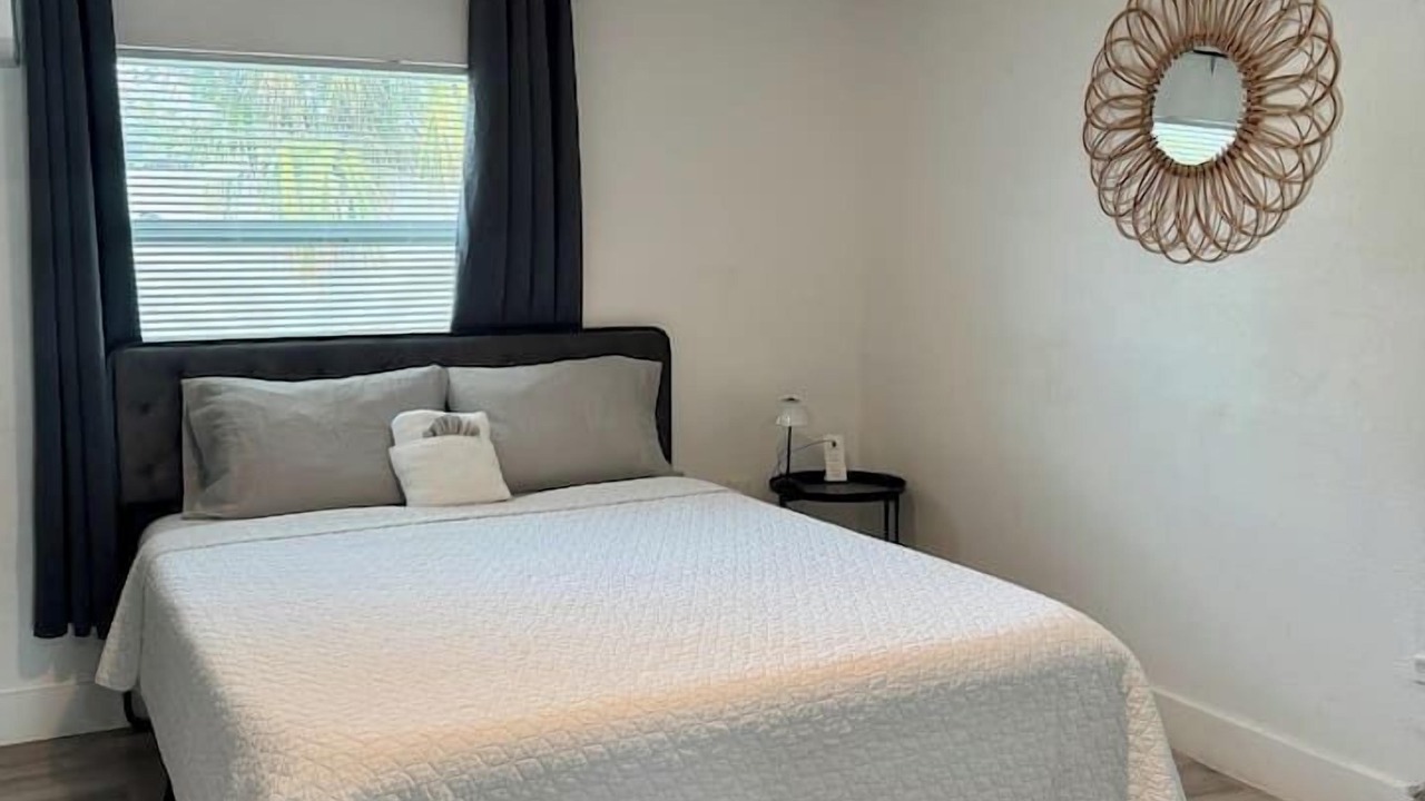 Photo of Bedroom in Pinecrest West Park