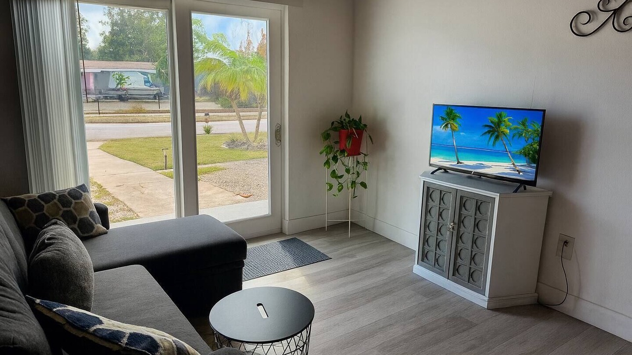 Photo of Livingroom in Pinecrest West Park