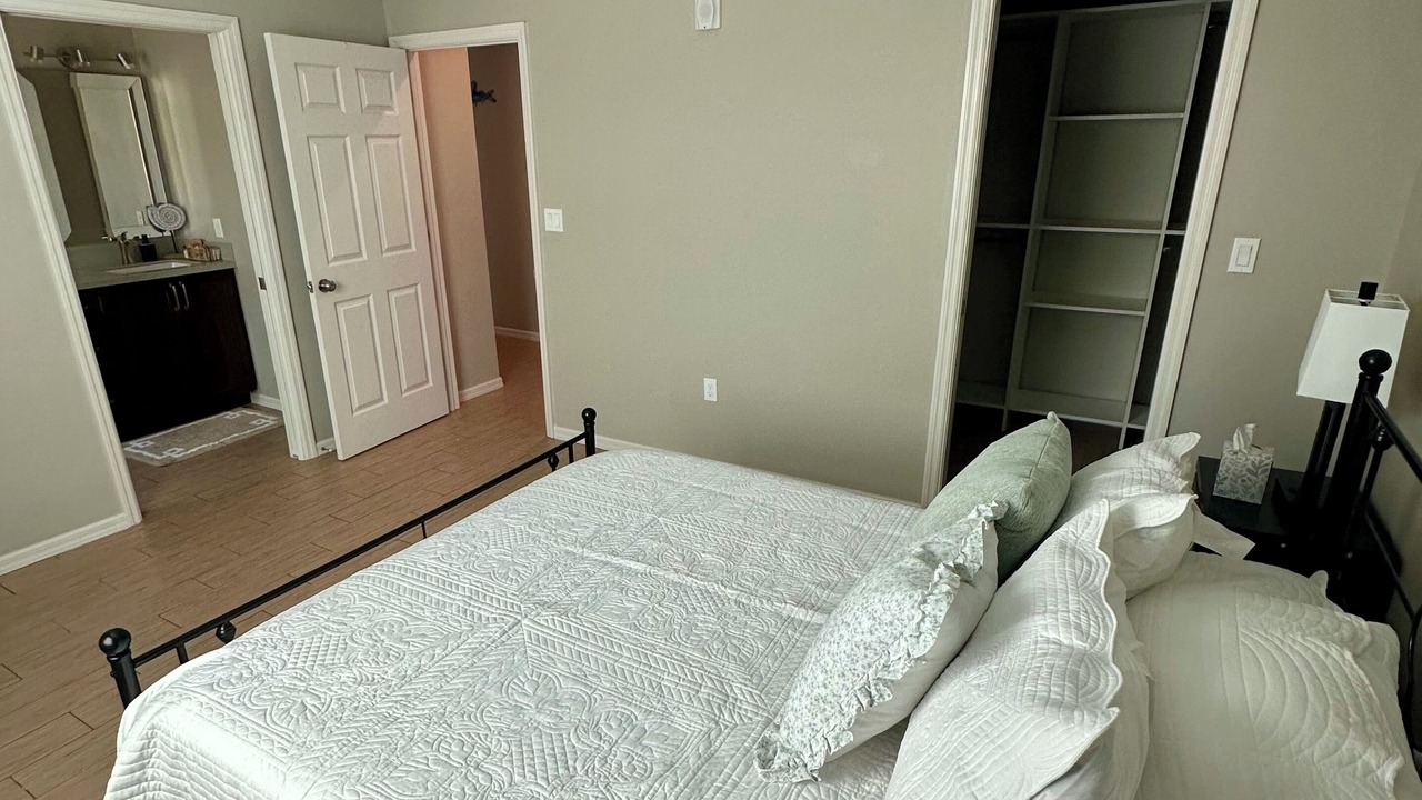 Photo of Bedroom in Arlington Park