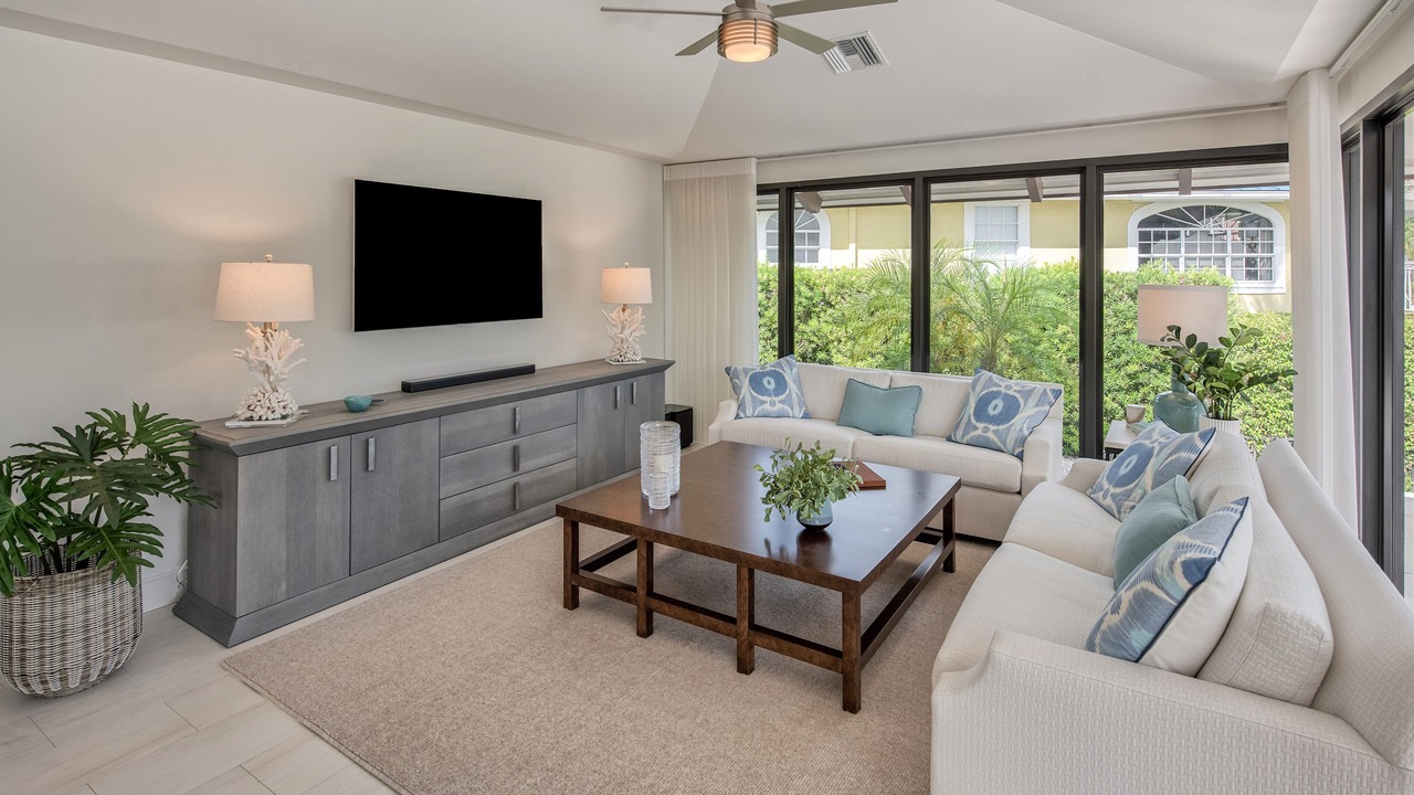 Photo of Livingroom in Vanderbilt Beach