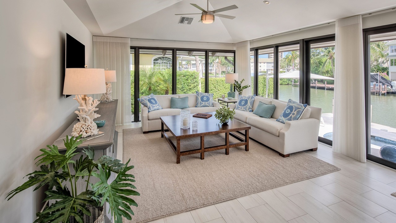 Photo of Livingroom in Vanderbilt Beach