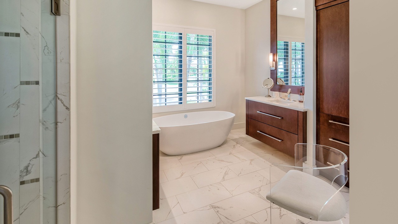 Photo of Bathroom in Vanderbilt Beach