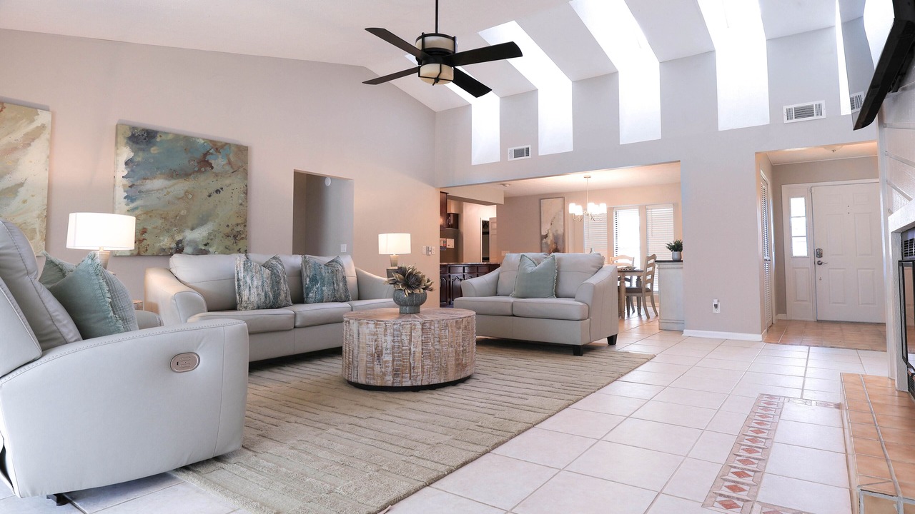 Photo of Livingroom in Thomas Drive