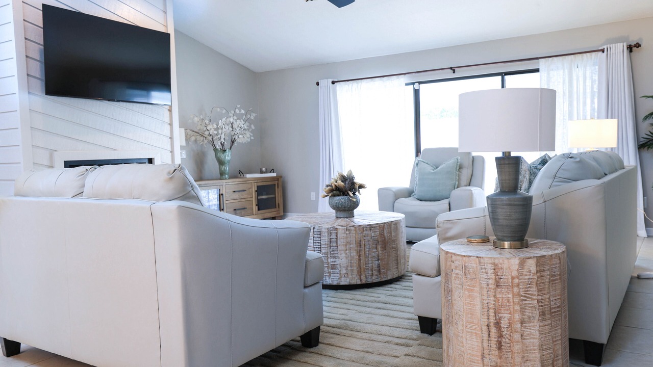 Photo of Livingroom in Thomas Drive