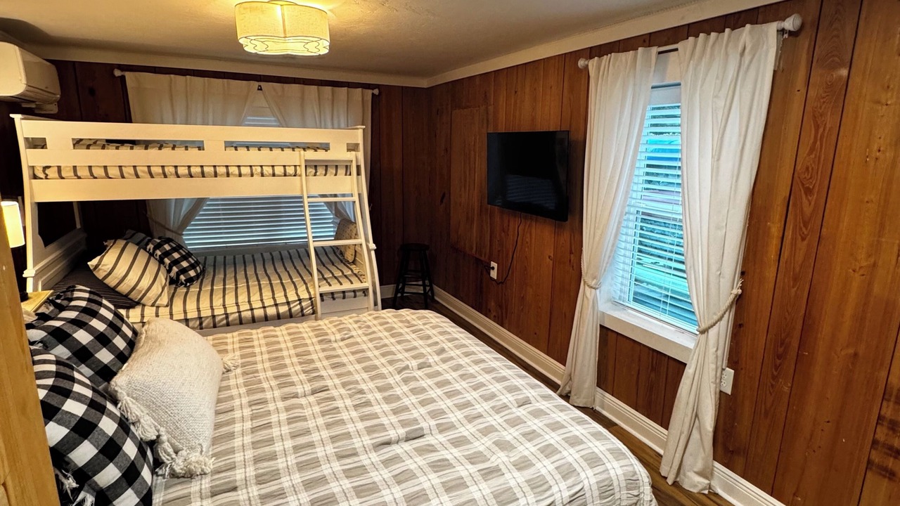 Photo of Bedroom in Dunnellon