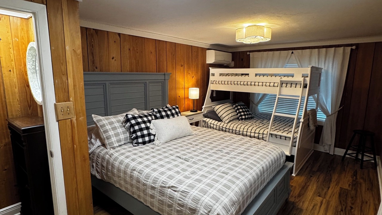 Photo of Bedroom in Dunnellon