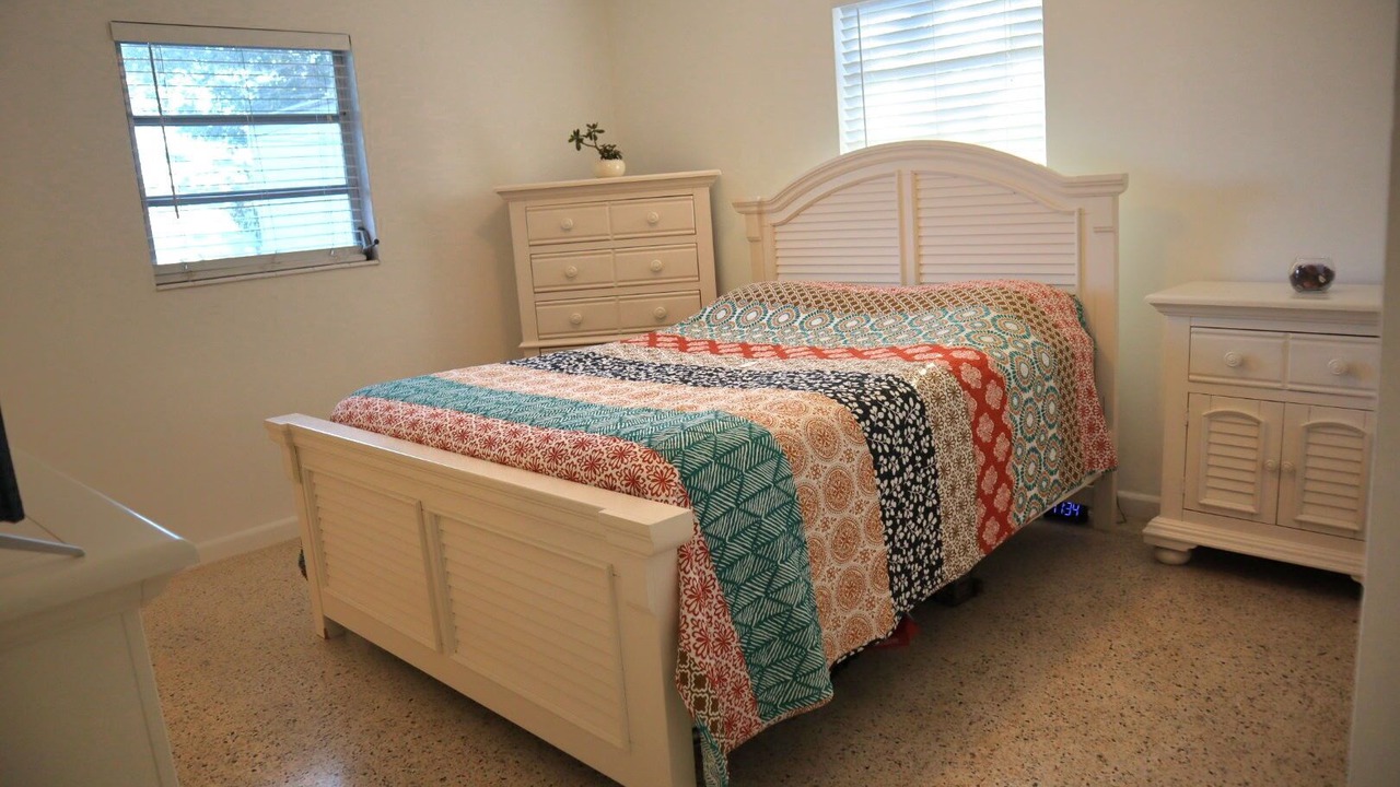 Photo of Bedroom in Bayshore Gardens