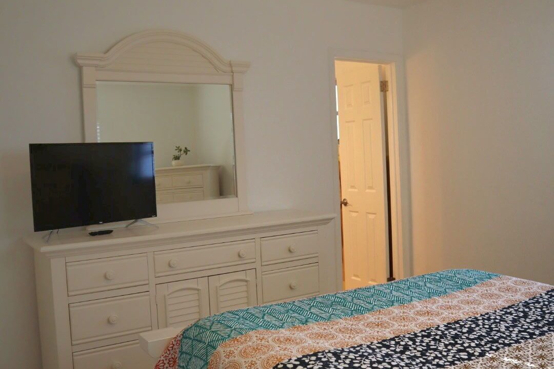 Photo of Bedroom in Bayshore Gardens
