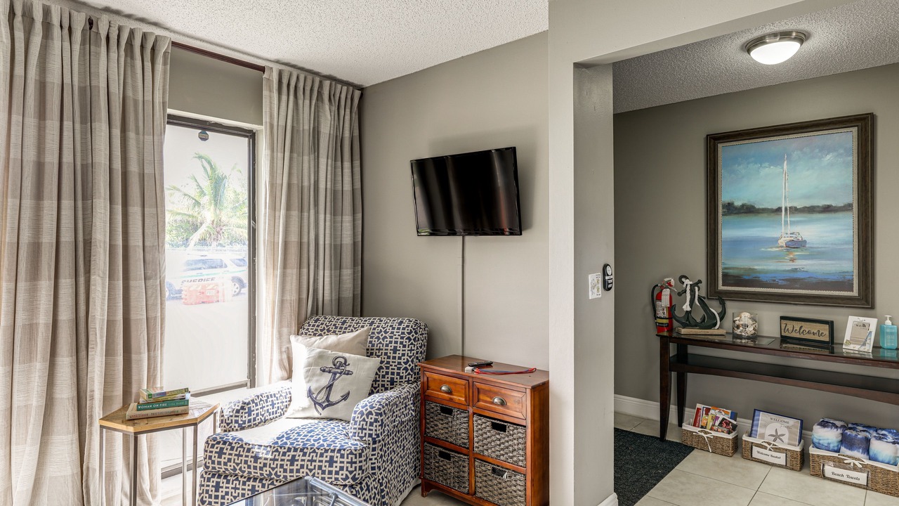 Photo of Livingroom in Palm Beach Shores