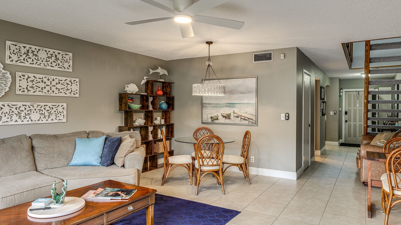 Photo of Livingroom in Palm Beach Shores