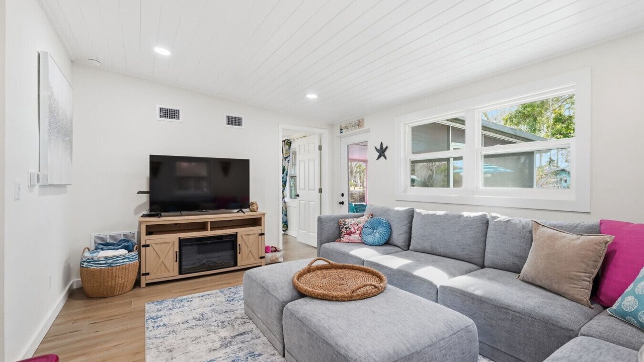 Photo of Livingroom in Weeki Wachee Gardens