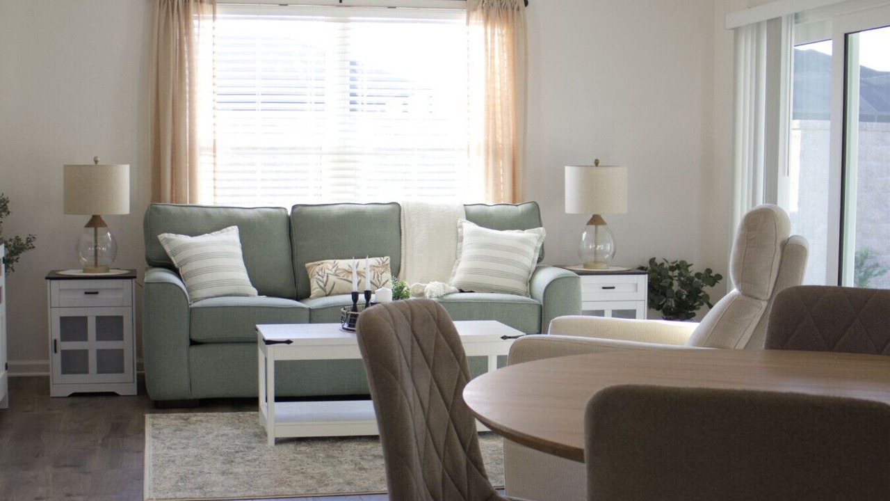 Photo of Livingroom in Candler