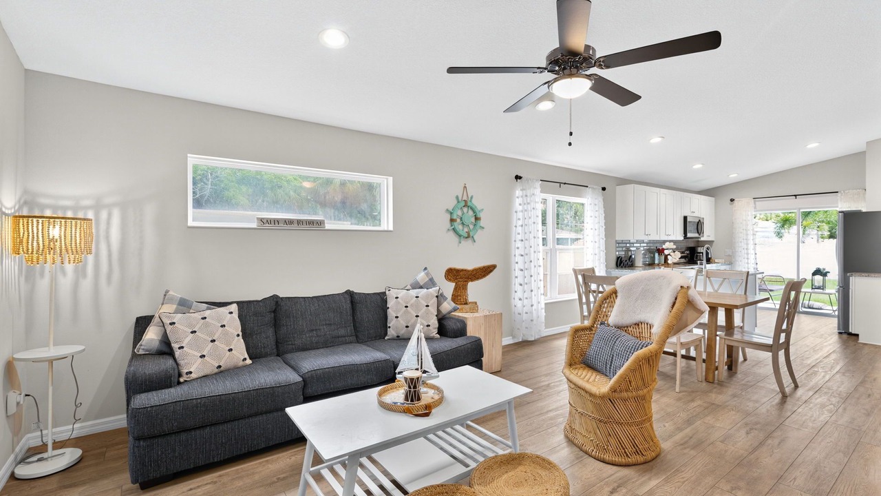 Photo of Livingroom in Central Sarasota