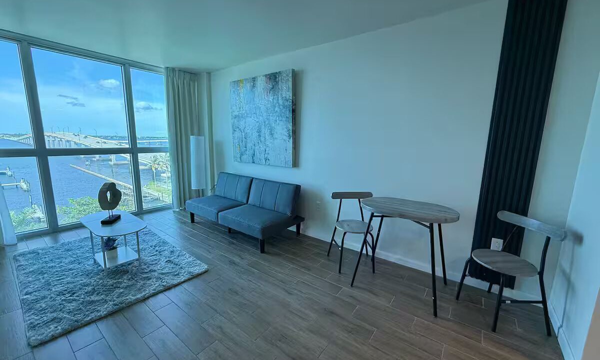 Photo of Livingroom in Fort Myers River District