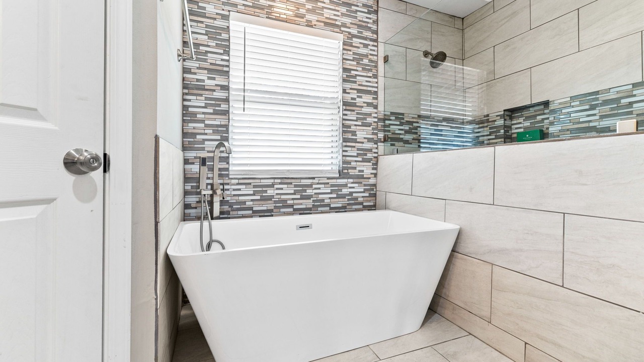 Photo of Bathroom in Gulfview Heights