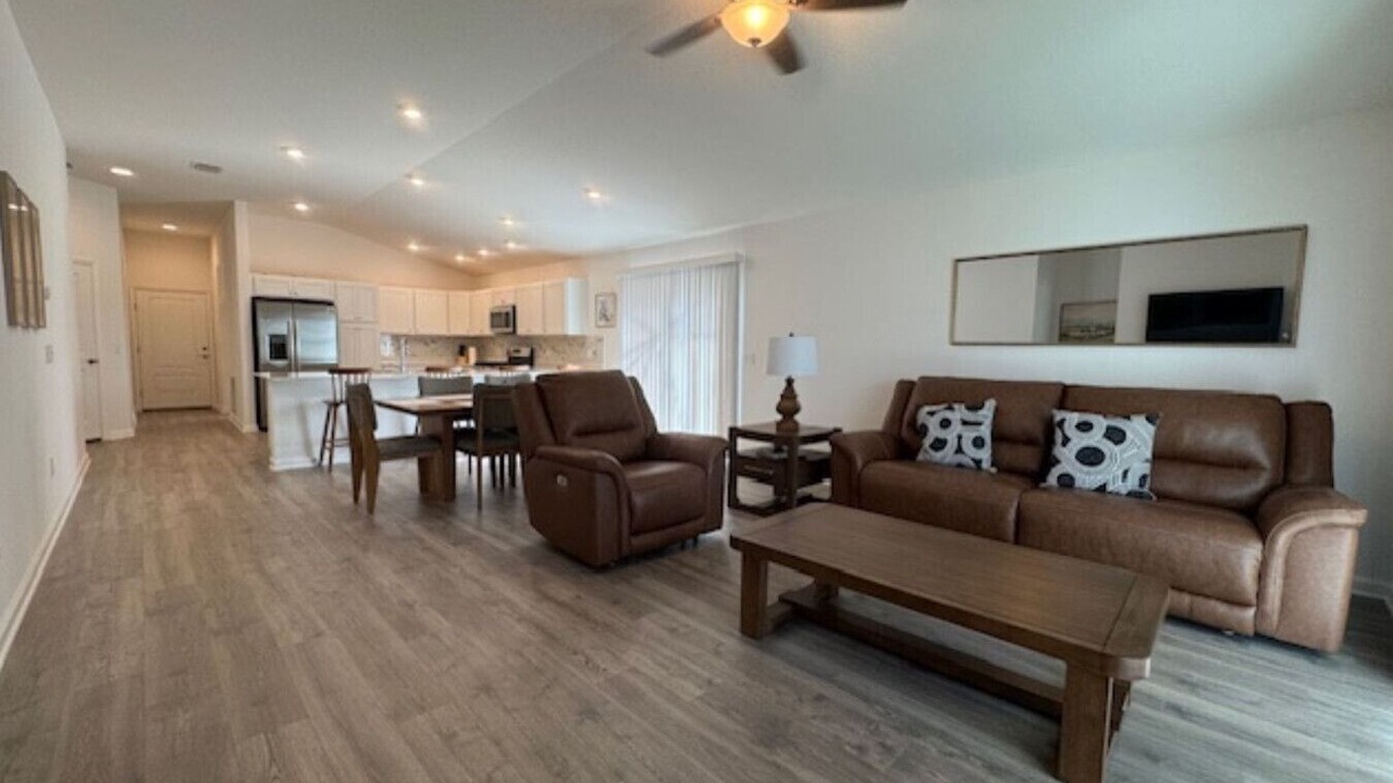 Photo of Livingroom in Candler