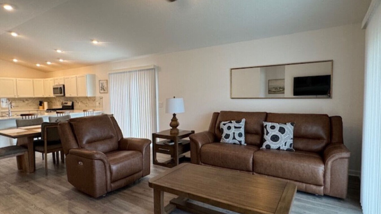 Photo of Livingroom in Candler