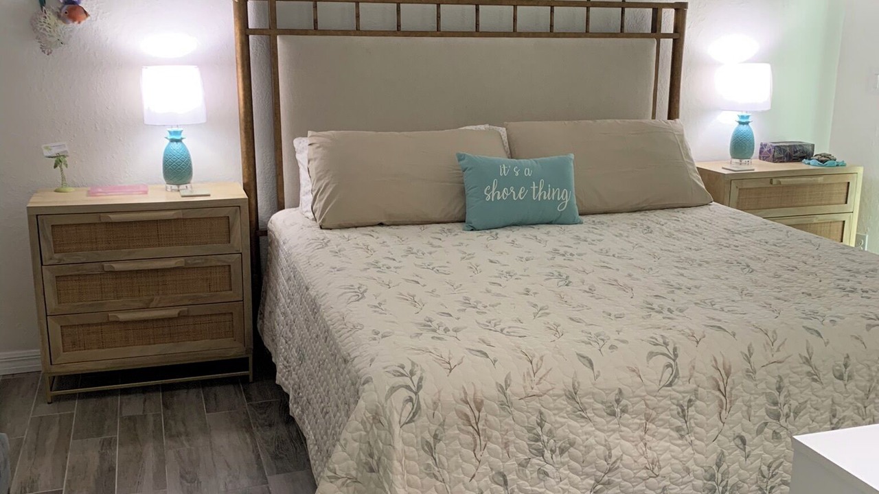 Photo of Bedroom in Mid Island
