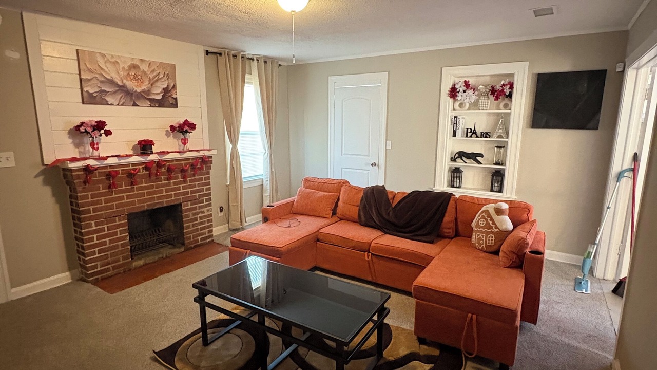 Photo of Livingroom in Northside