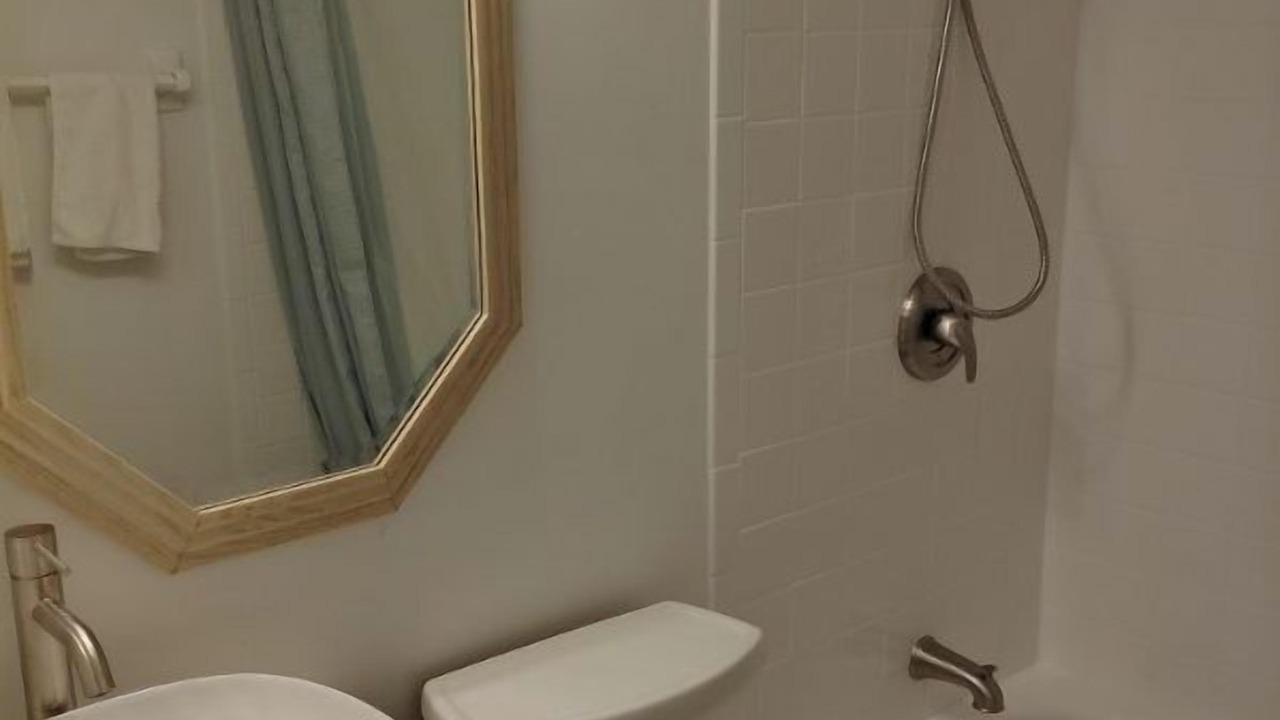 Photo of Bathroom in Cocoa Isles