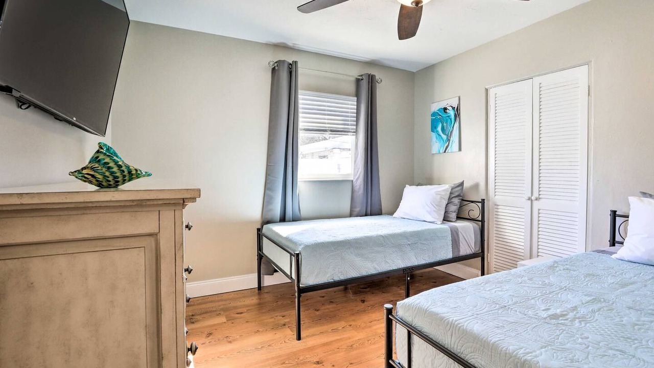 Photo of Bedroom in Bayshore Gardens