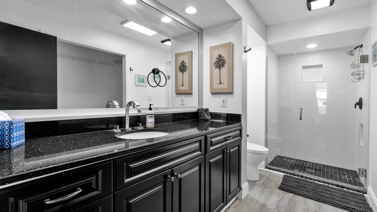 Photo of Bathroom in Caloosahatchee