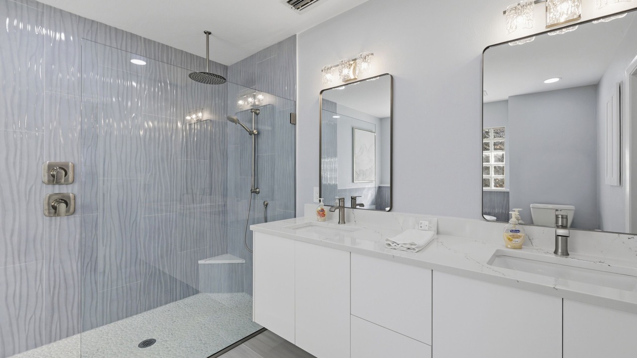 Photo of Bathroom in Caloosahatchee