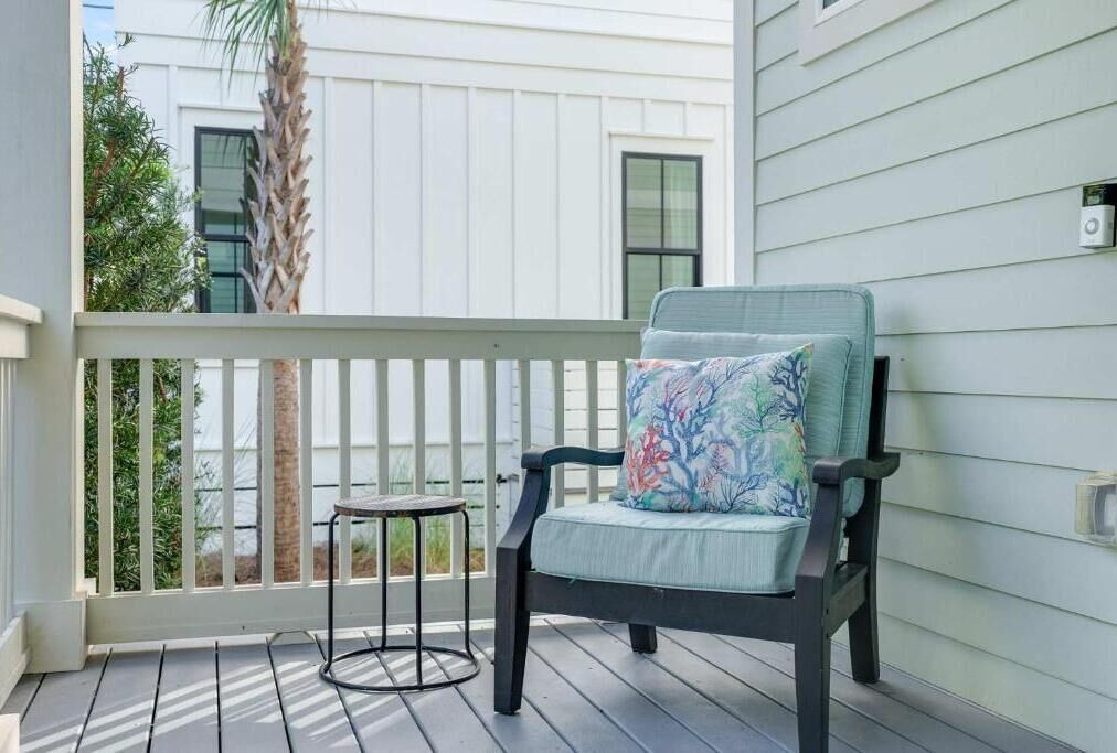 Photo of Patio Balcony in Treetop