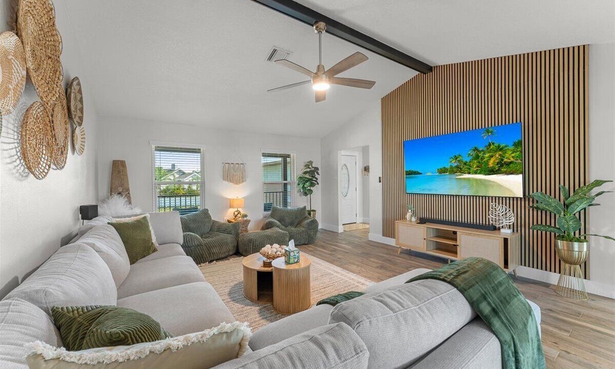 Photo of Livingroom in Gulf Harbors