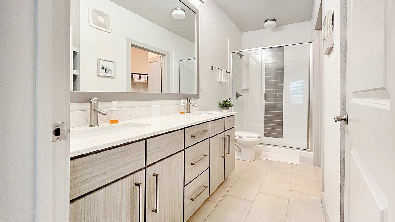 Photo of Bathroom in Carver City - Lincoln Gardens