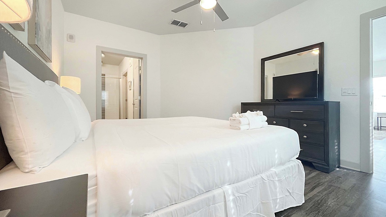 Photo of Bedroom in Carver City - Lincoln Gardens