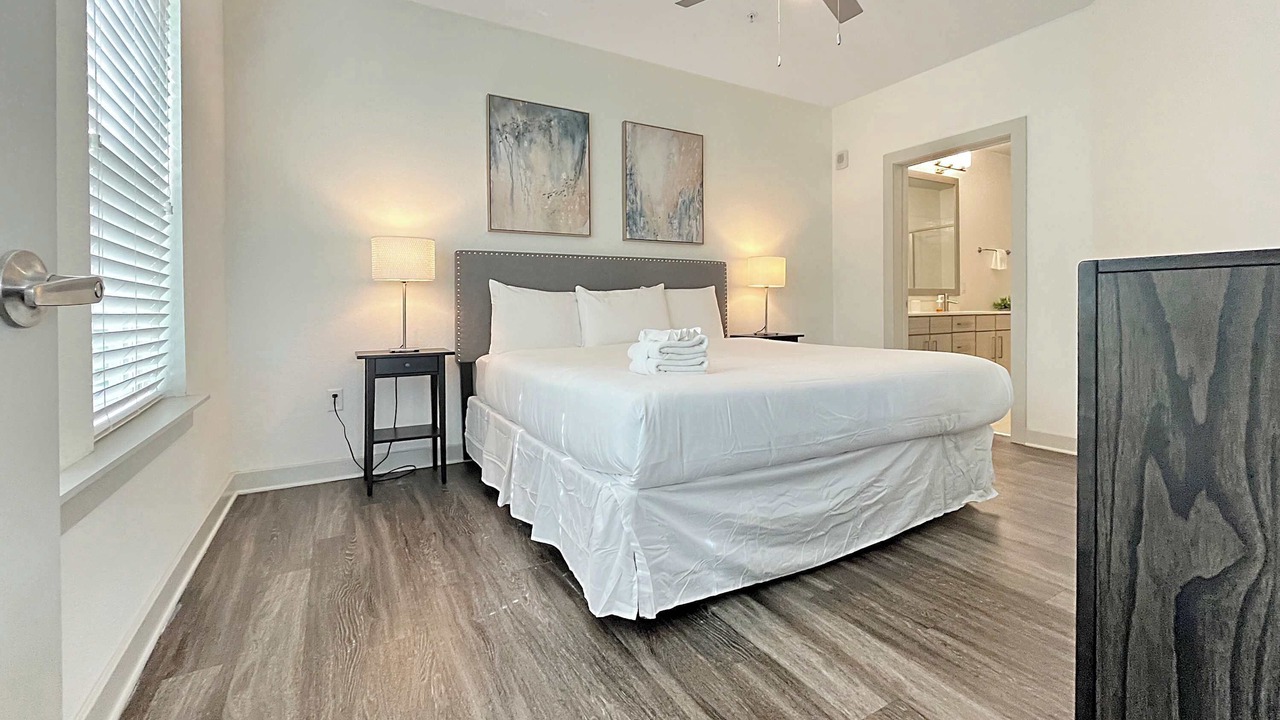 Photo of Bedroom in Carver City - Lincoln Gardens