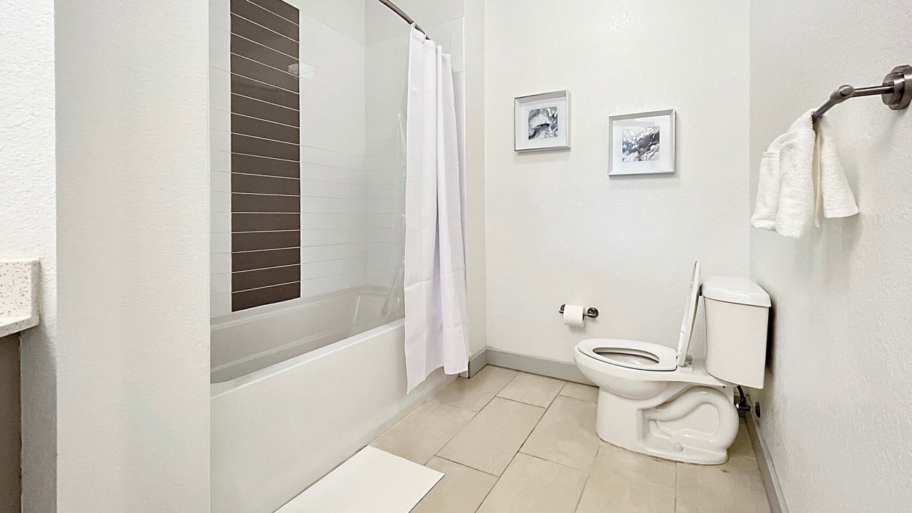 Photo of Bathroom in Carver City - Lincoln Gardens