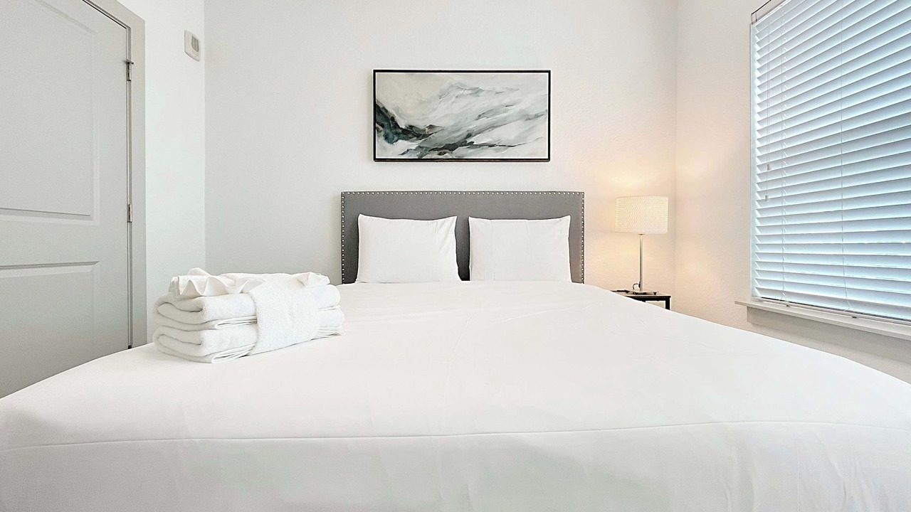 Photo of Bedroom in Carver City - Lincoln Gardens
