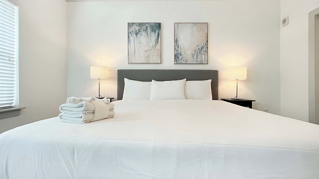 Photo of Bedroom in Carver City - Lincoln Gardens