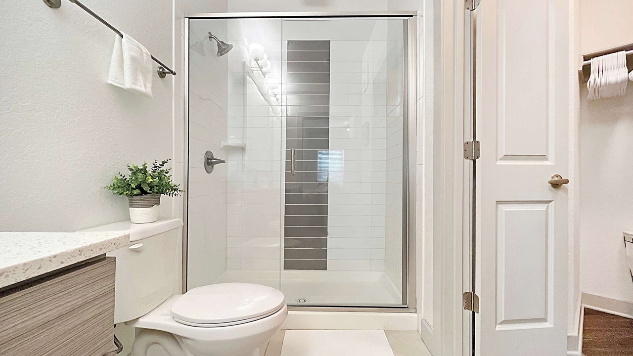Photo of Bathroom in Carver City - Lincoln Gardens