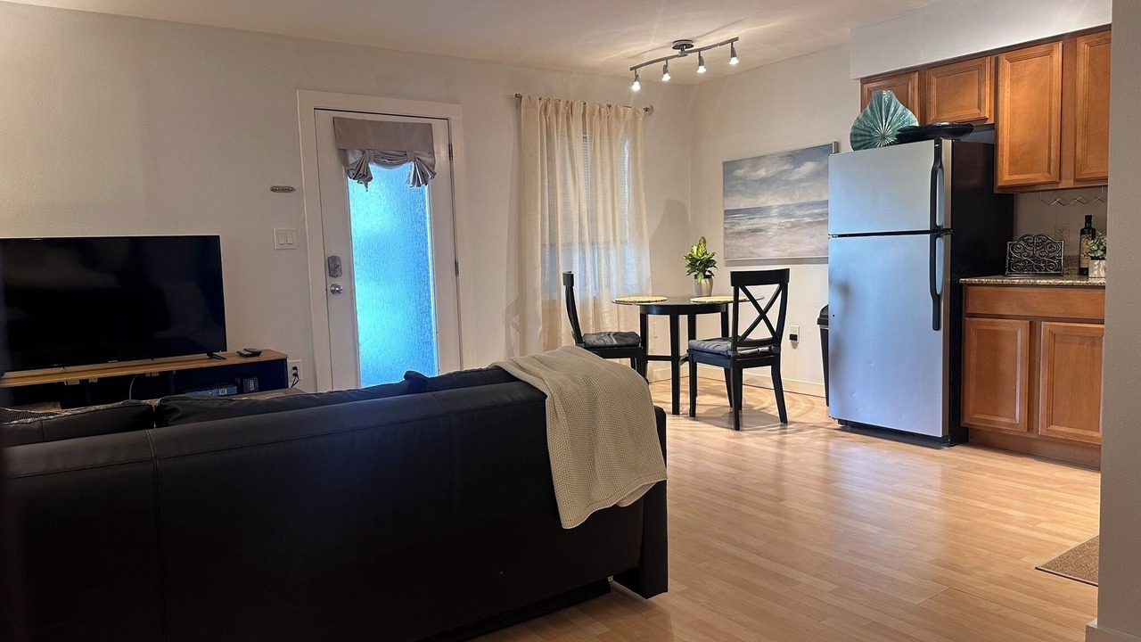 Photo of Livingroom in Oakford Park