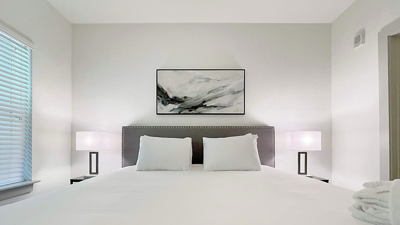 Photo of Bedroom in Carver City - Lincoln Gardens