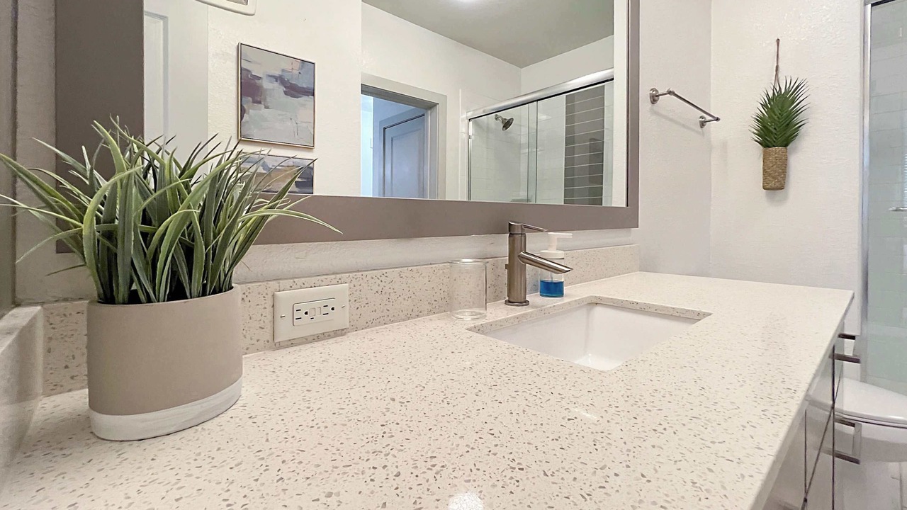 Photo of Bathroom in Carver City - Lincoln Gardens