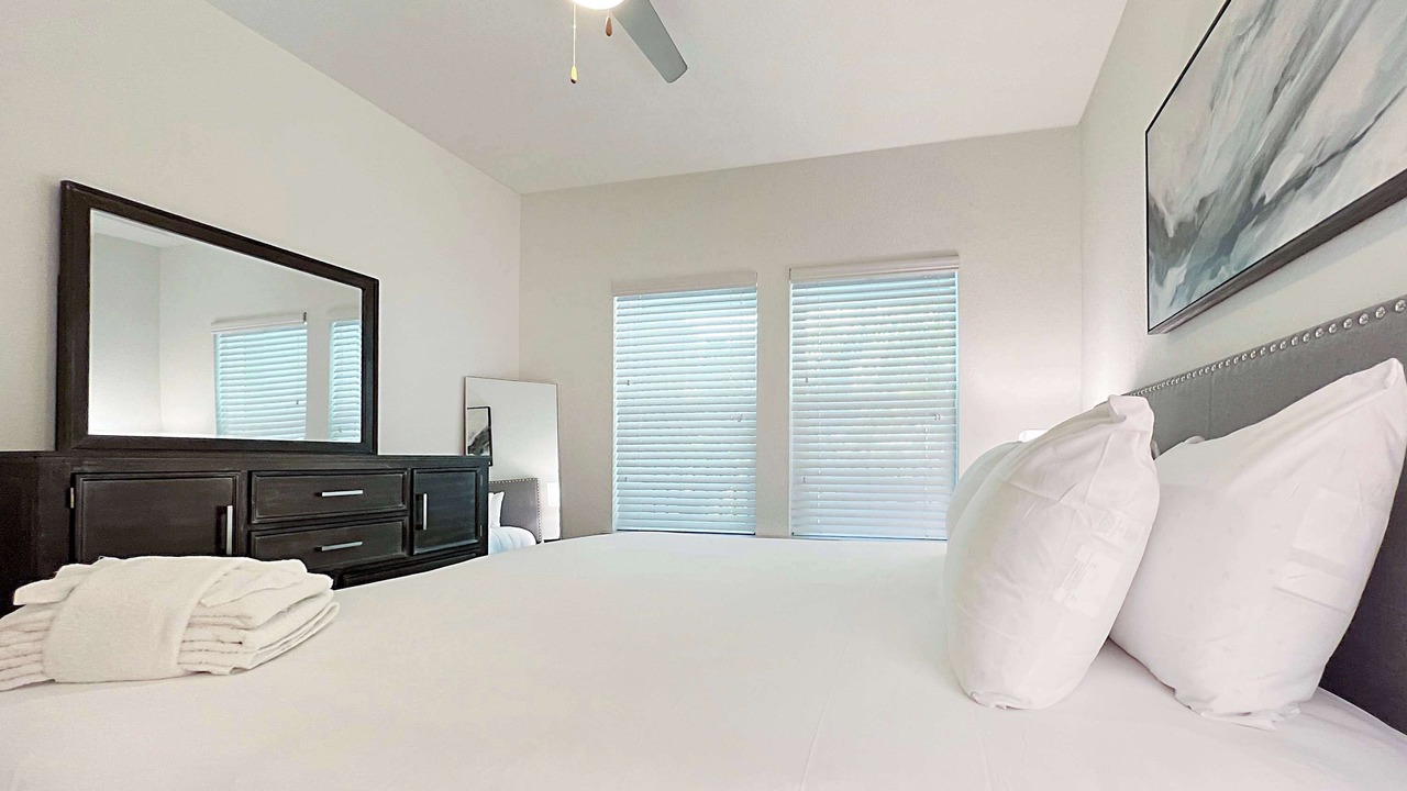 Photo of Bedroom in Carver City - Lincoln Gardens