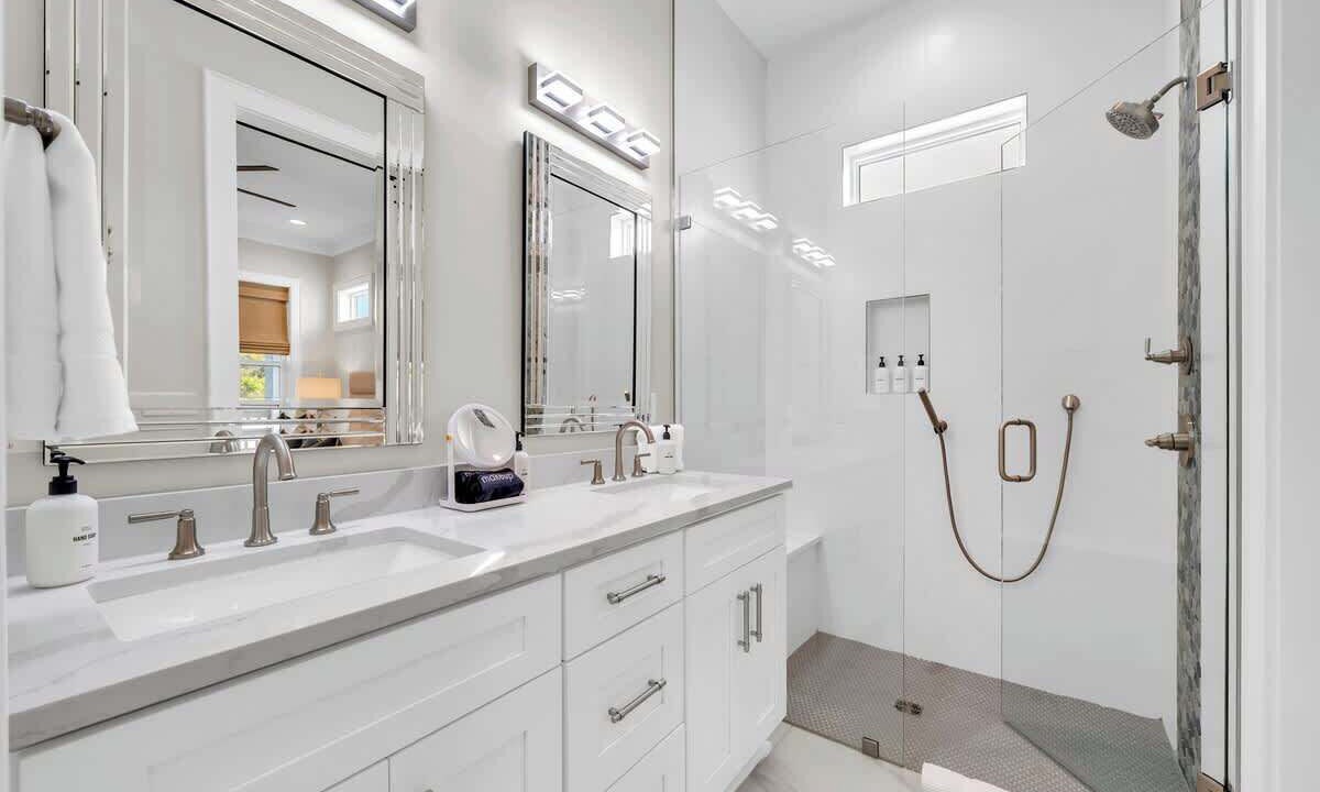 Photo of Bathroom in Gulfview Heights