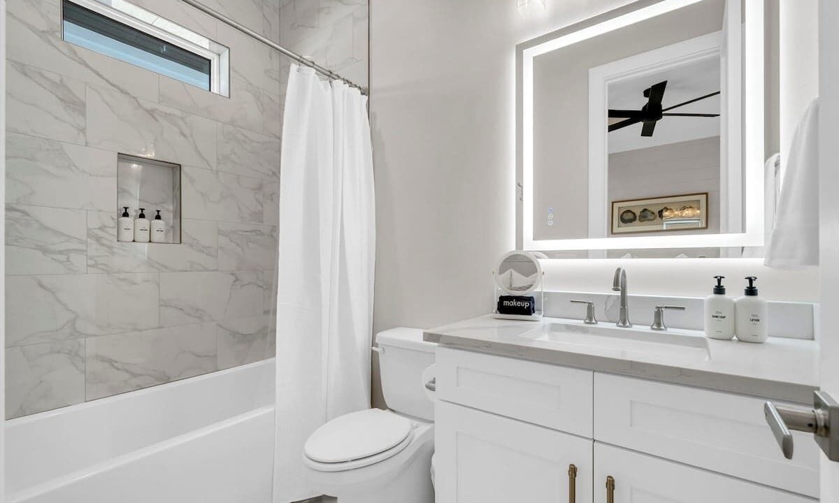 Photo of Bathroom in Gulfview Heights