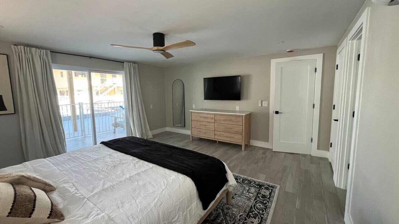 Photo of Bedroom in Mid Island