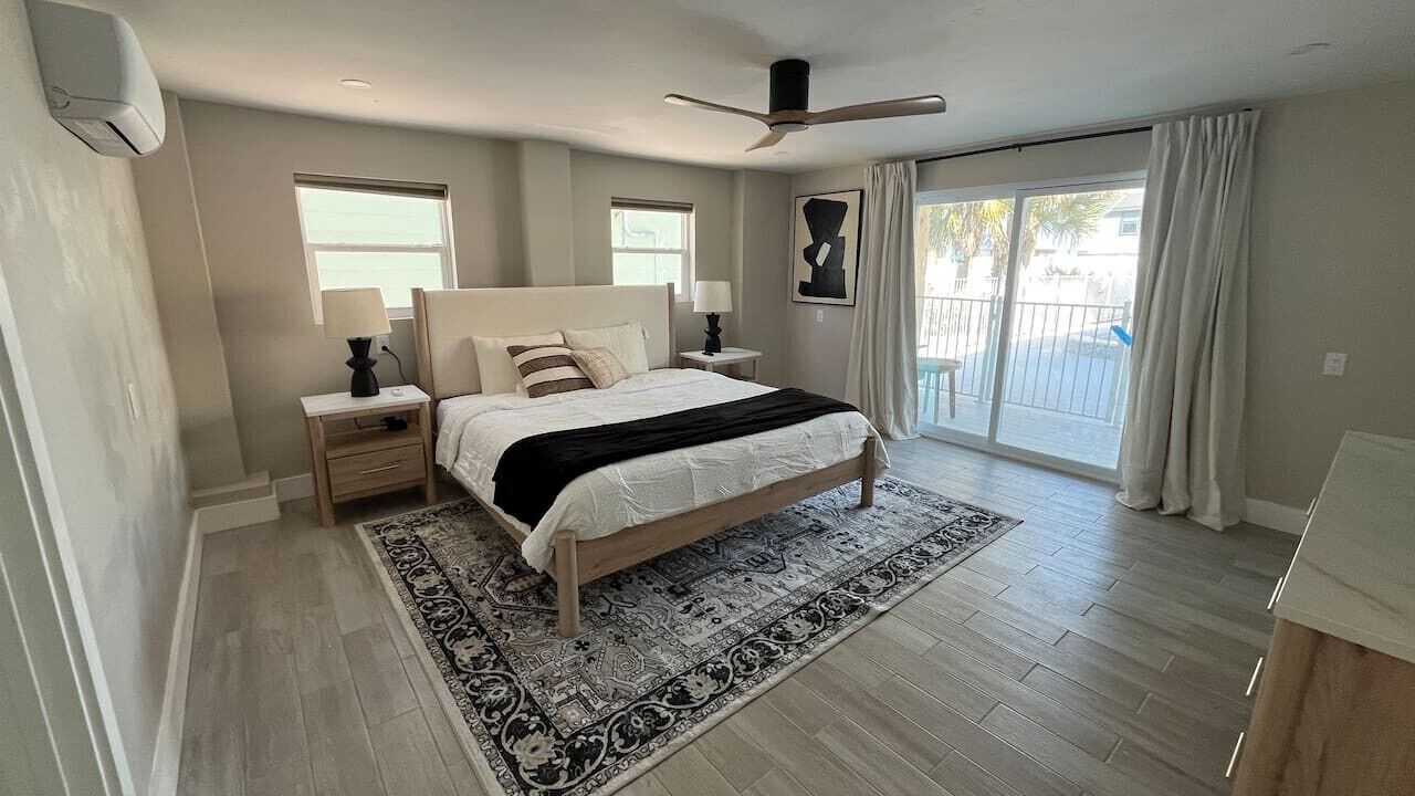 Photo of Bedroom in Mid Island
