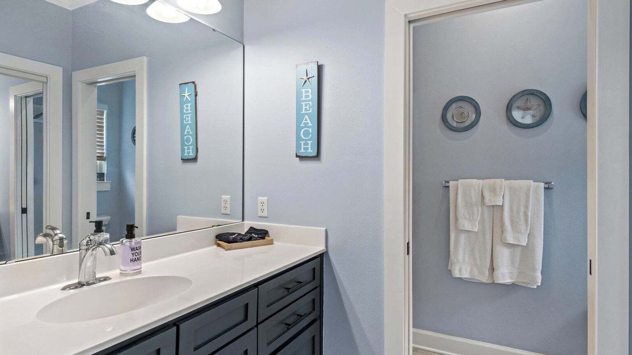 Photo of Bathroom in Gulfview Heights