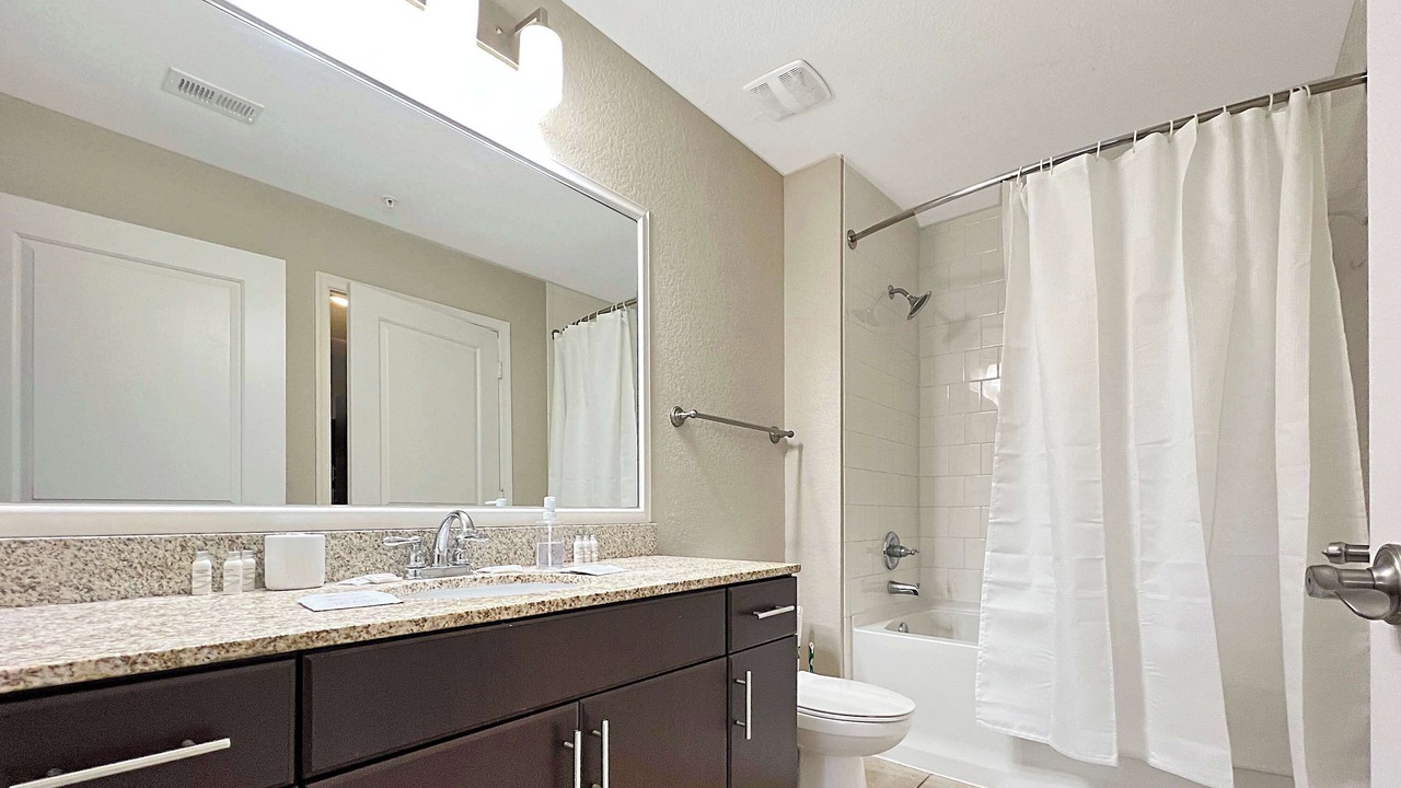 Photo of Bathroom in Carver City - Lincoln Gardens