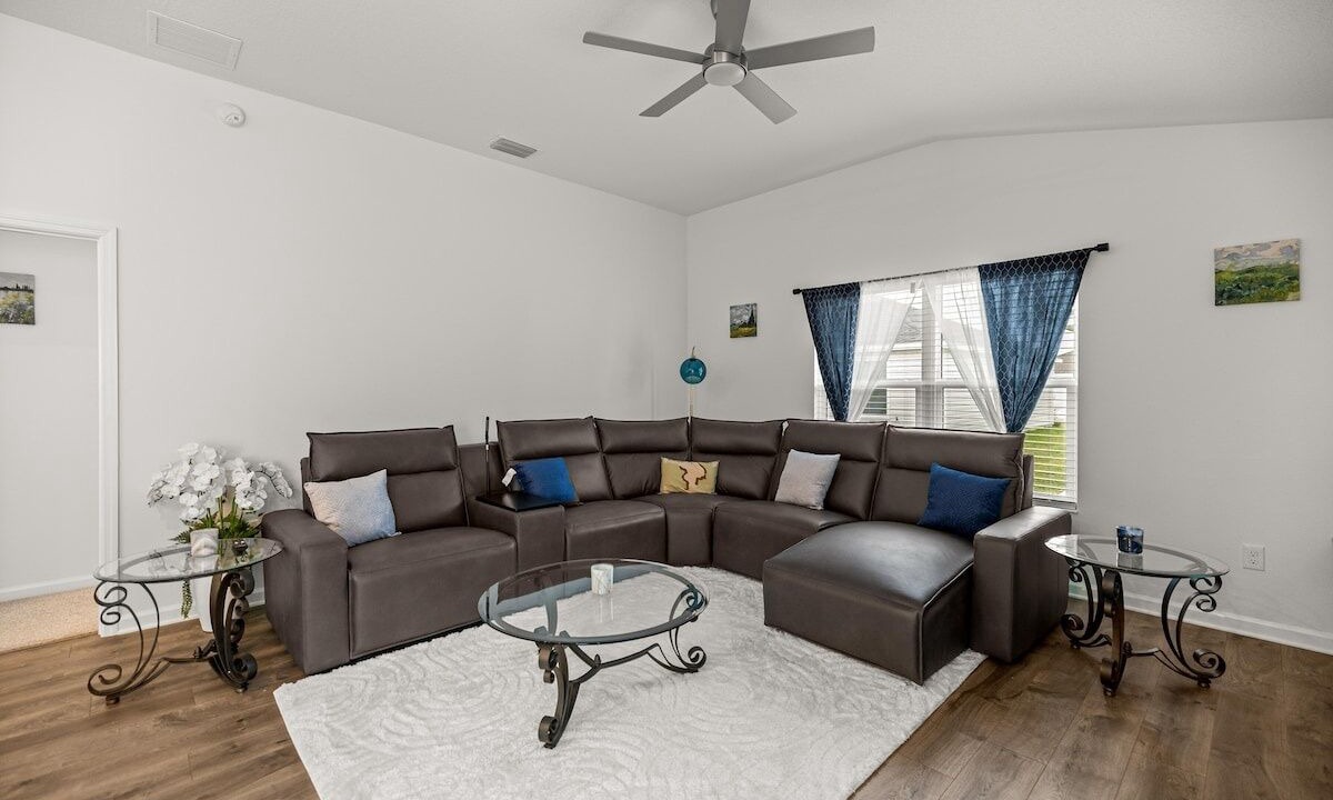 Photo of Livingroom in Candler